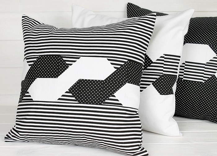 Poduszki czarno – białe