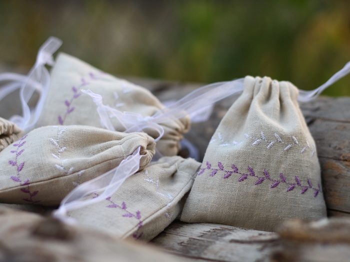 Jak wykorzystać ścieg ozdobny w maszynie do szycia?