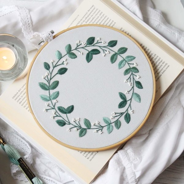 wianek - haft ręczny