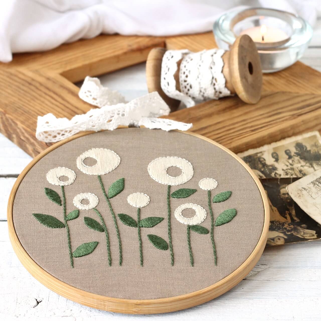 Haftowane kwiaty - wzór do wyszycia haftem ręcznym