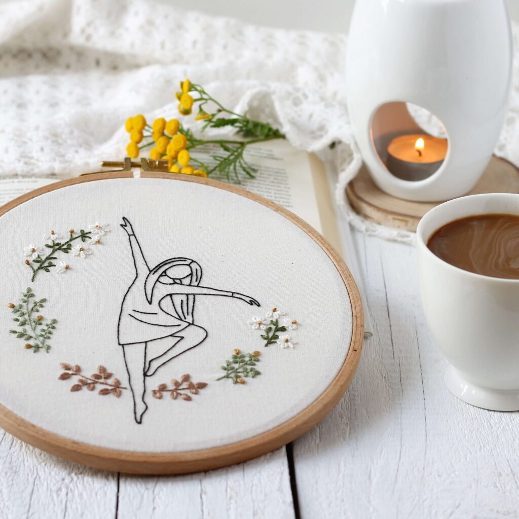 tancerka wśród kwiatów